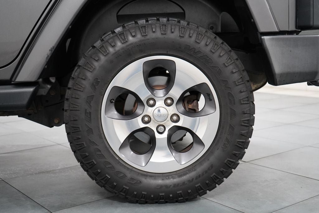 Used 2017 Jeep Wrangler Unlimited Sahara w/ Connectivity Group AWD/4WD image 30