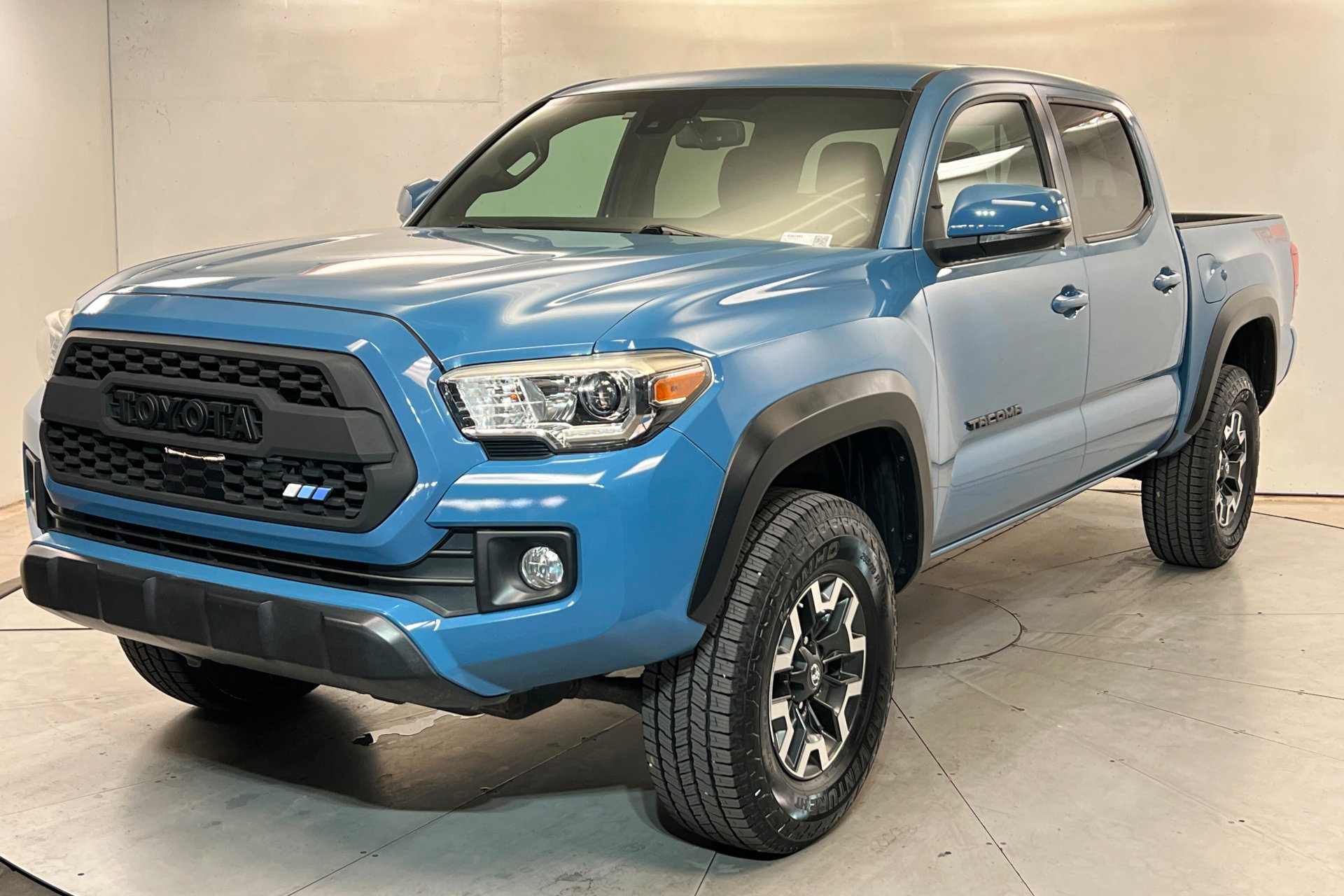 Used 2019 Toyota Tacoma TRD Off-Road w/ Technology Package AWD/4WD image 1