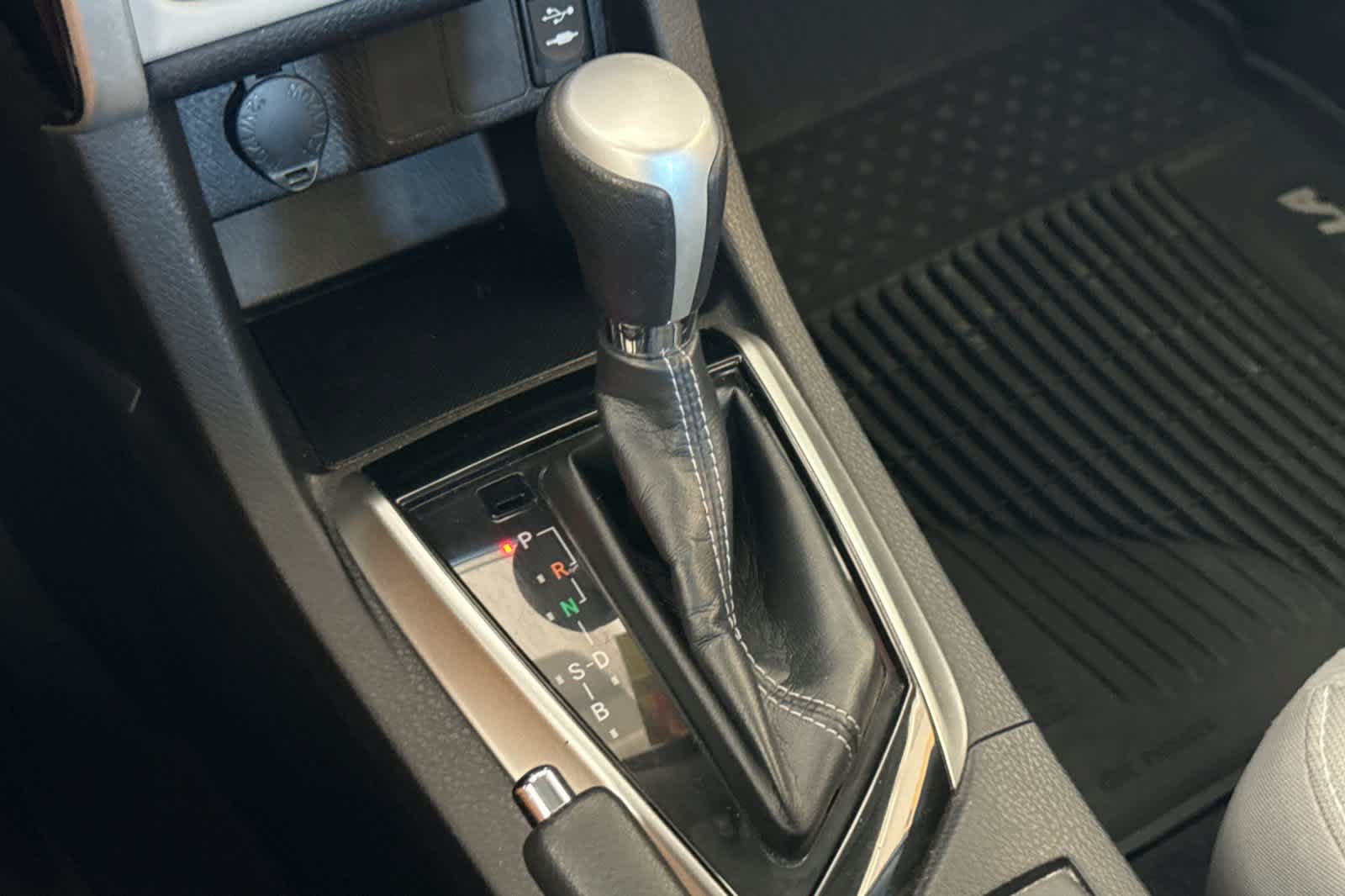 Used 2018 Toyota Corolla LE FWD image 21