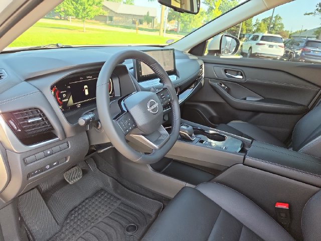 Used 2025 Nissan Rogue SL FWD image 26