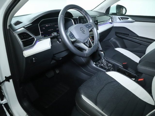 Certified 2025 Volkswagen Taos SEL AWD/4WD image 18