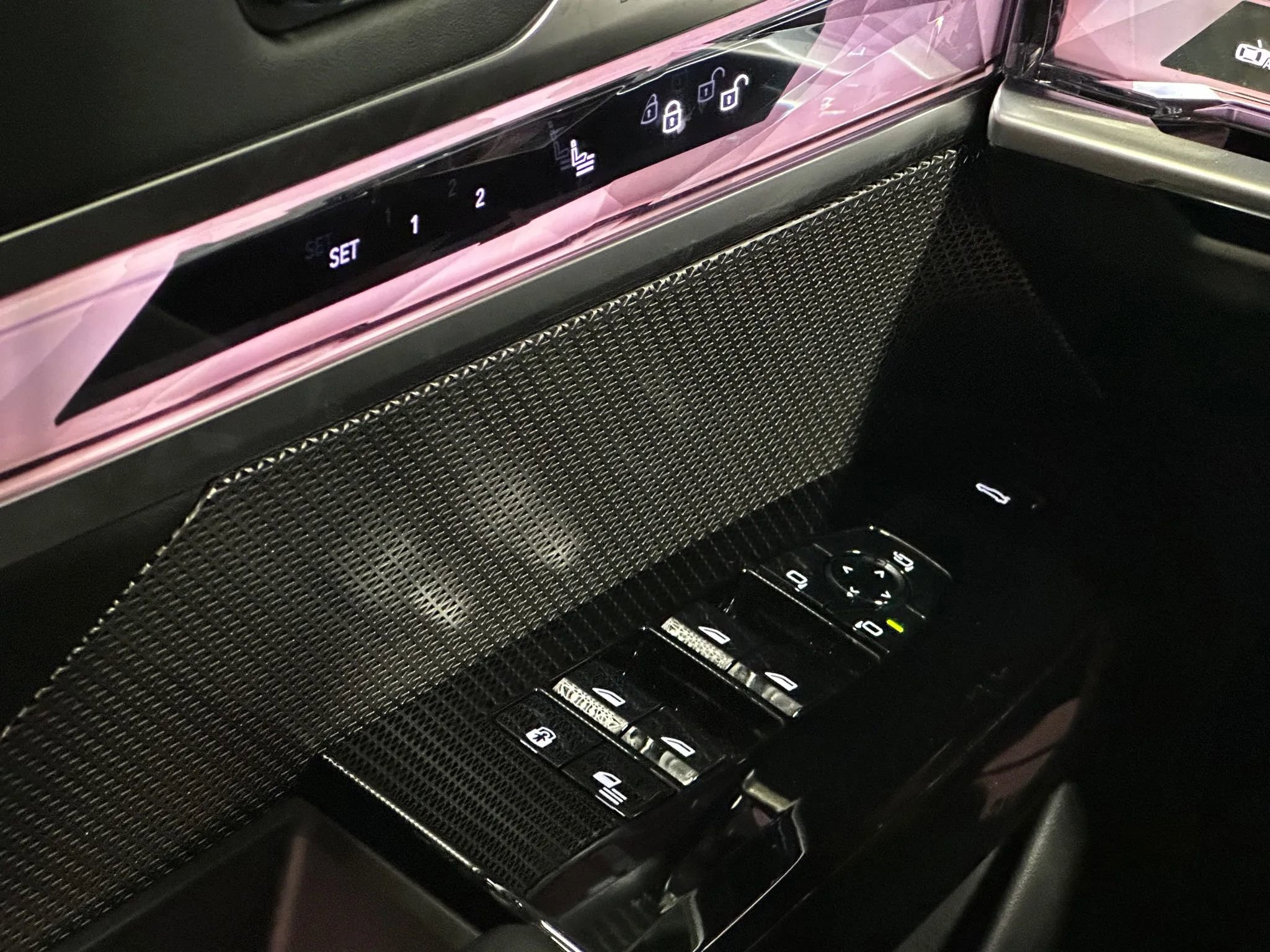 Used 2024 BMW i7 xDrive60 w/ Executive Package AWD/4WD image 35