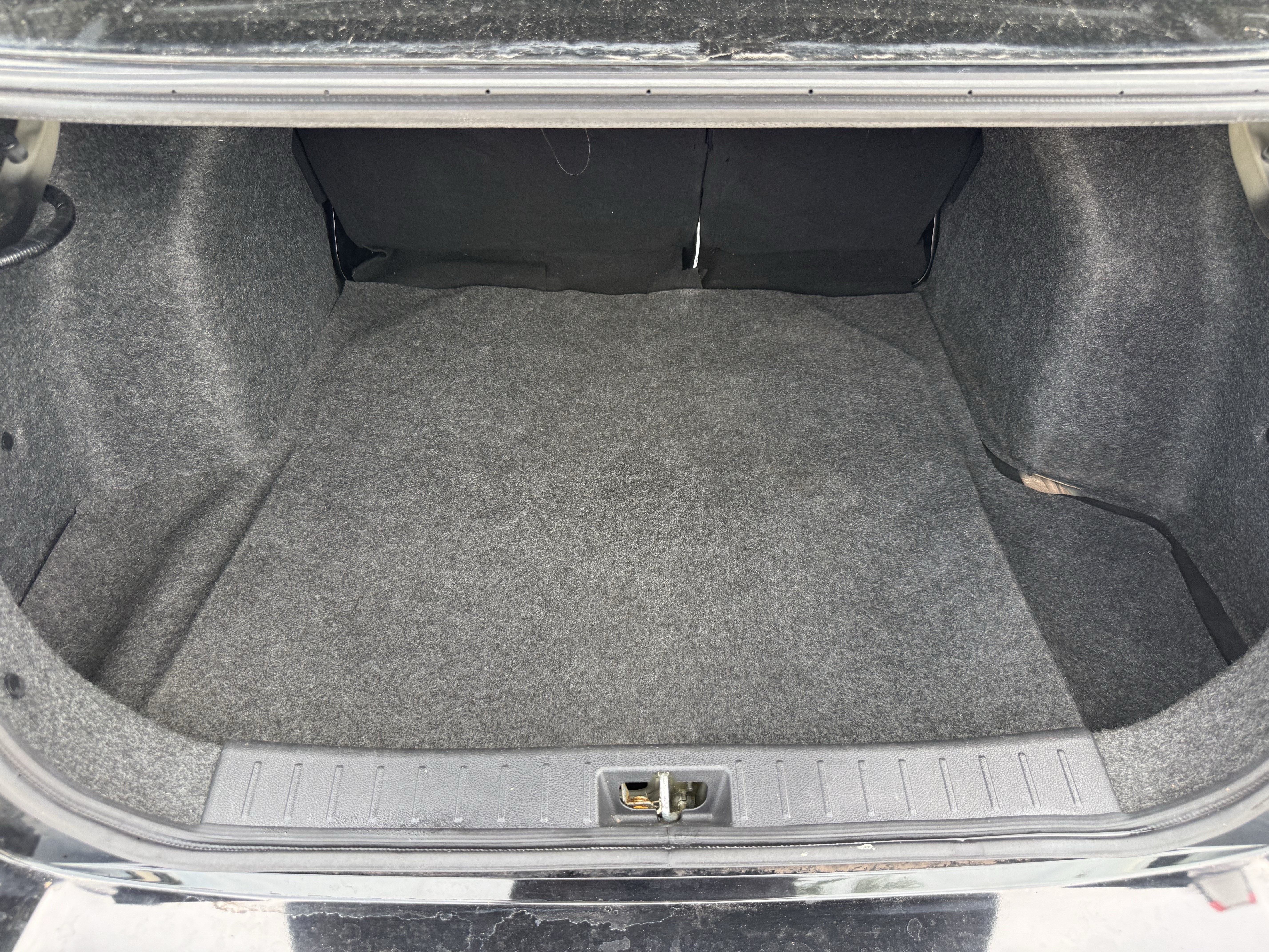 Used 2020 Nissan Versa S FWD image 28