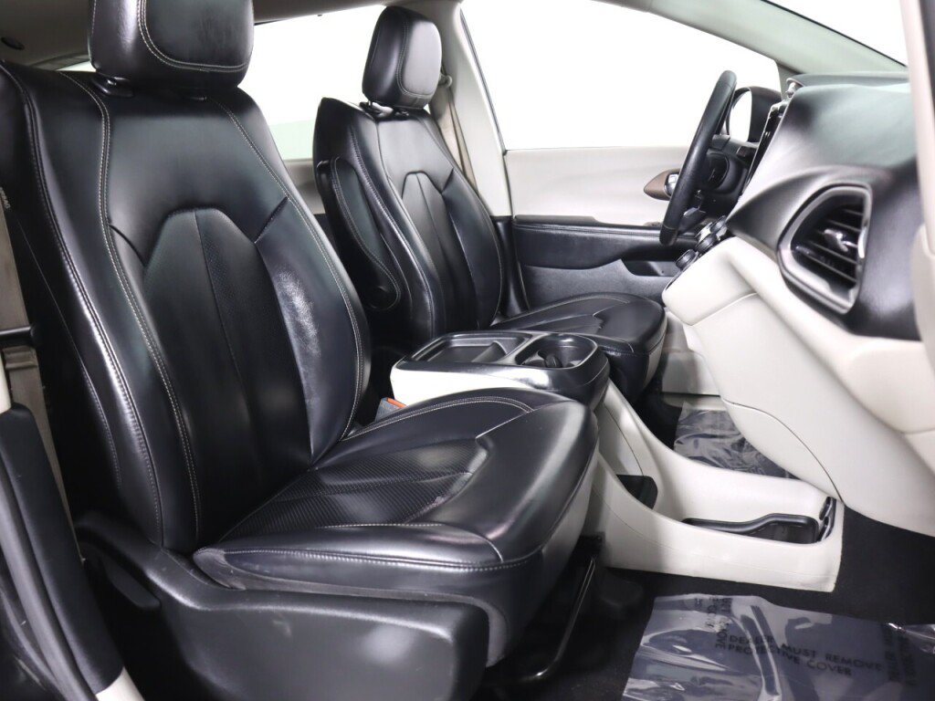 Used 2020 Chrysler Voyager Lxi FWD image 37