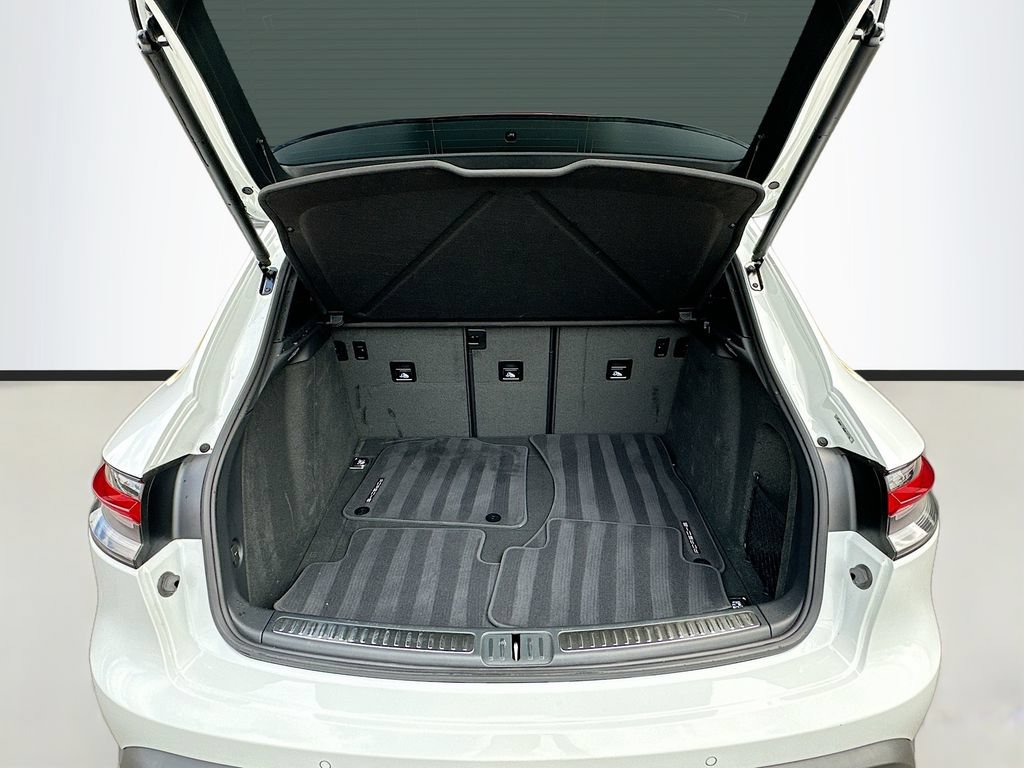 Certified 2026 Porsche Macan AWD/4WD image 28
