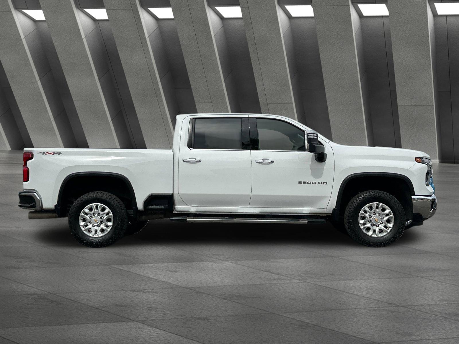 Used 2024 Chevrolet Silverado 2500 LTZ AWD/4WD image 3