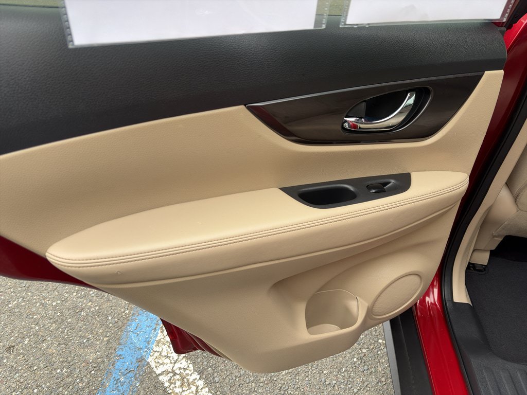 Used 2019 Nissan Rogue SV FWD image 14