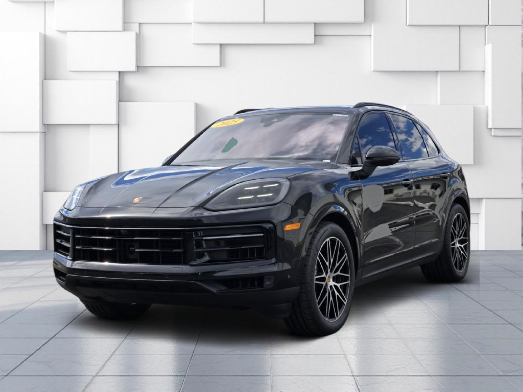 Used 2025 Porsche Cayenne S AWD/4WD image 3