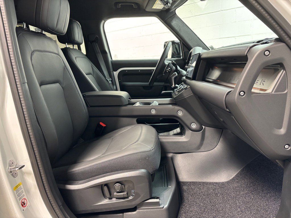 New 2025 Land Rover Defender 110 V8 image 33