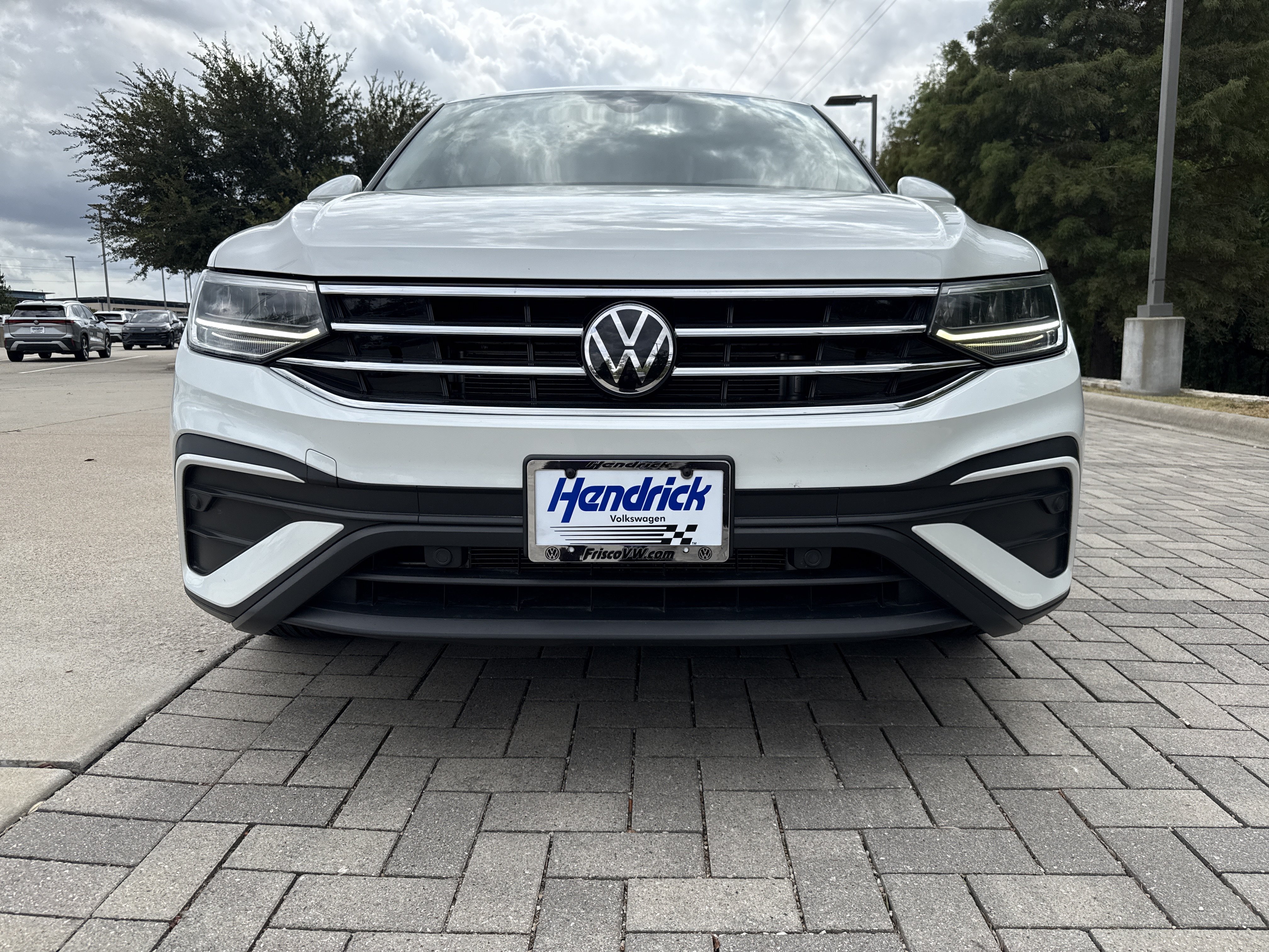 Certified 2023 Volkswagen Tiguan SE w/ Panoramic Sunroof Package FWD image 3