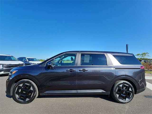Used 2024 Kia Carnival EX image 5