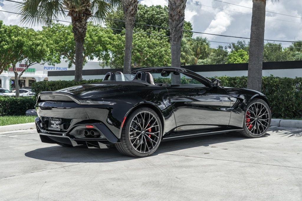 Used 2022 Aston Martin V8 Vantage Roadster RWD image 8