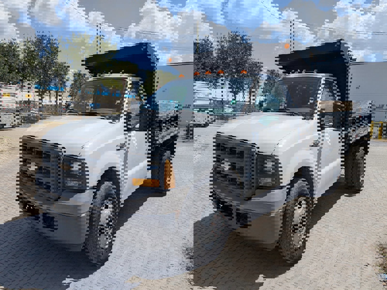 Used 2005 Ford F350 XL image 6