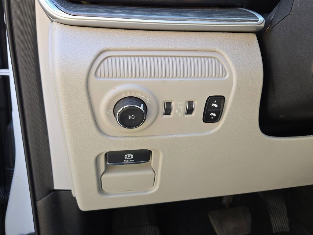 Used 2024 Jeep Wagoneer Series III w/ Premium Group I image 29