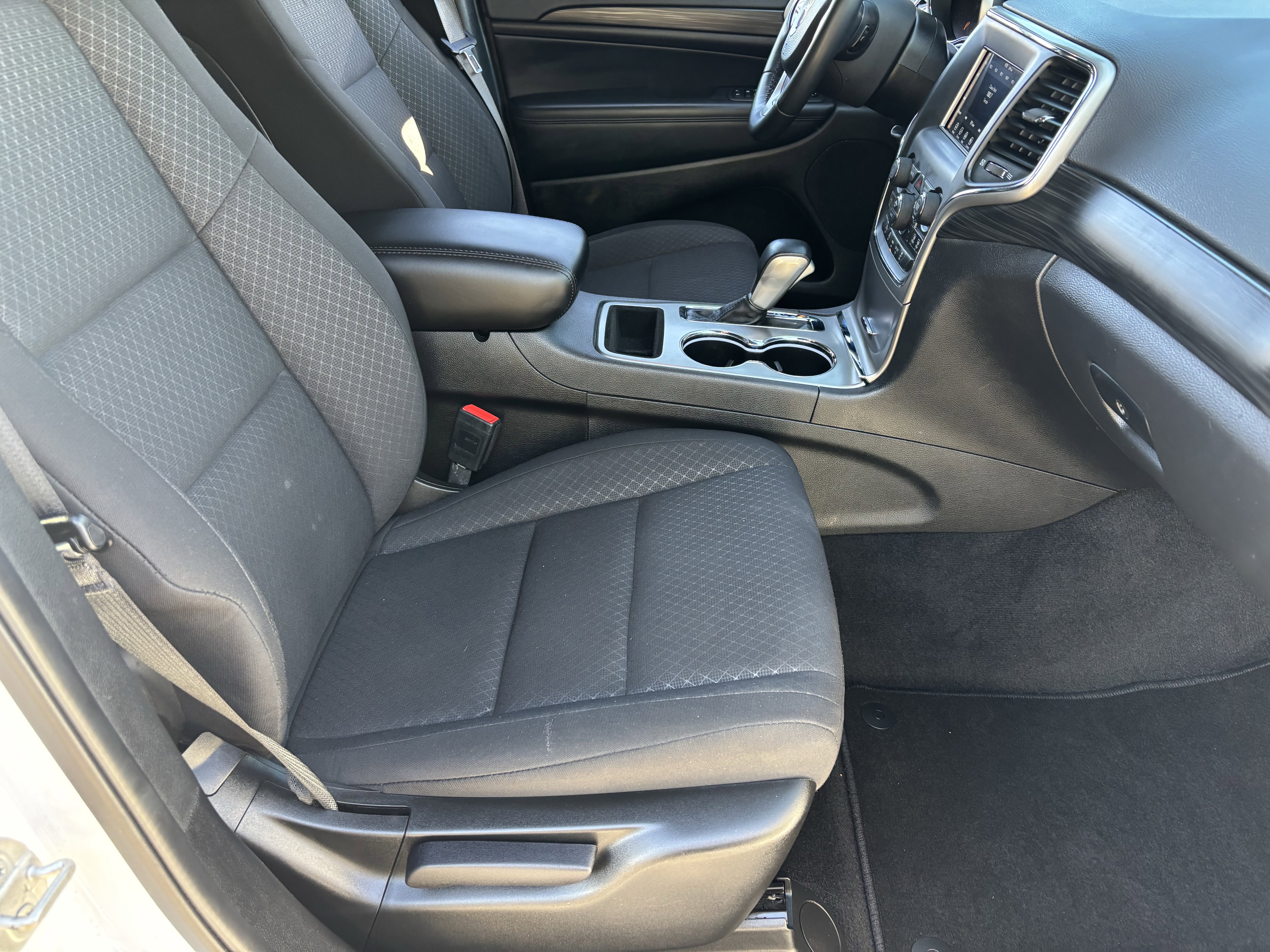 Used 2021 Jeep Grand Cherokee Laredo image 10