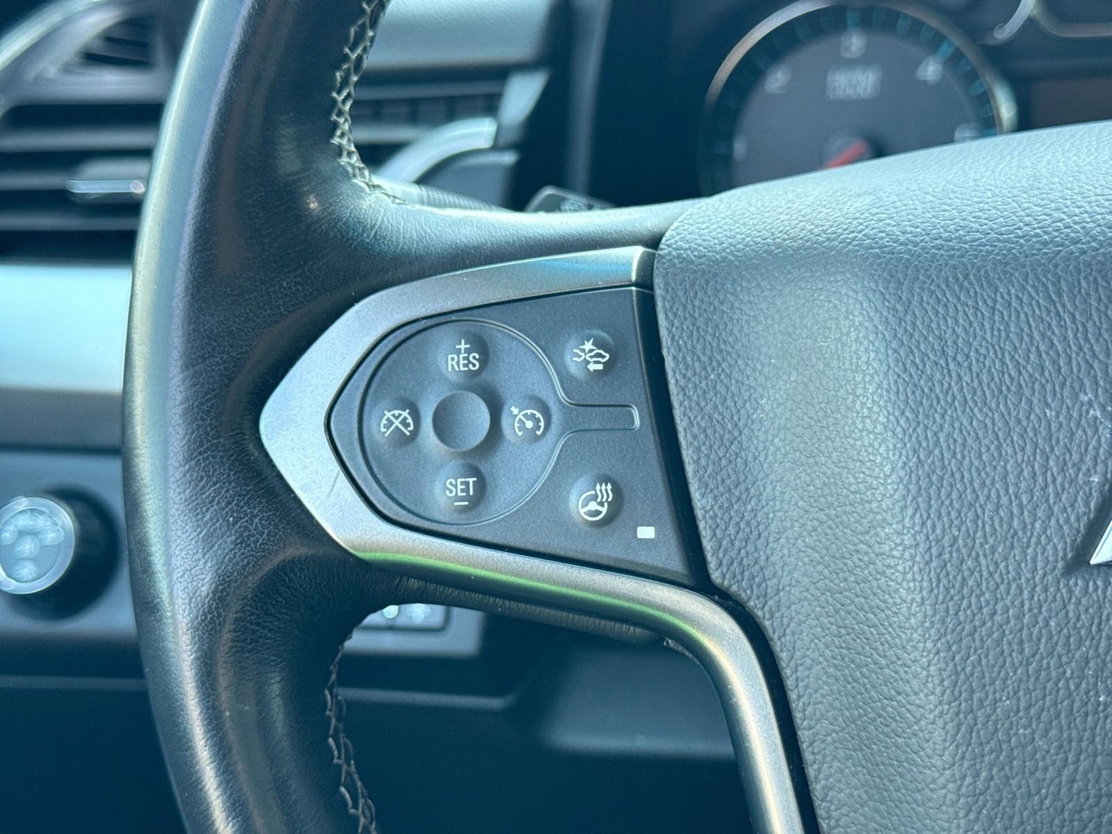 Used 2018 Chevrolet Tahoe LT w/ LT Signature Package AWD/4WD image 29