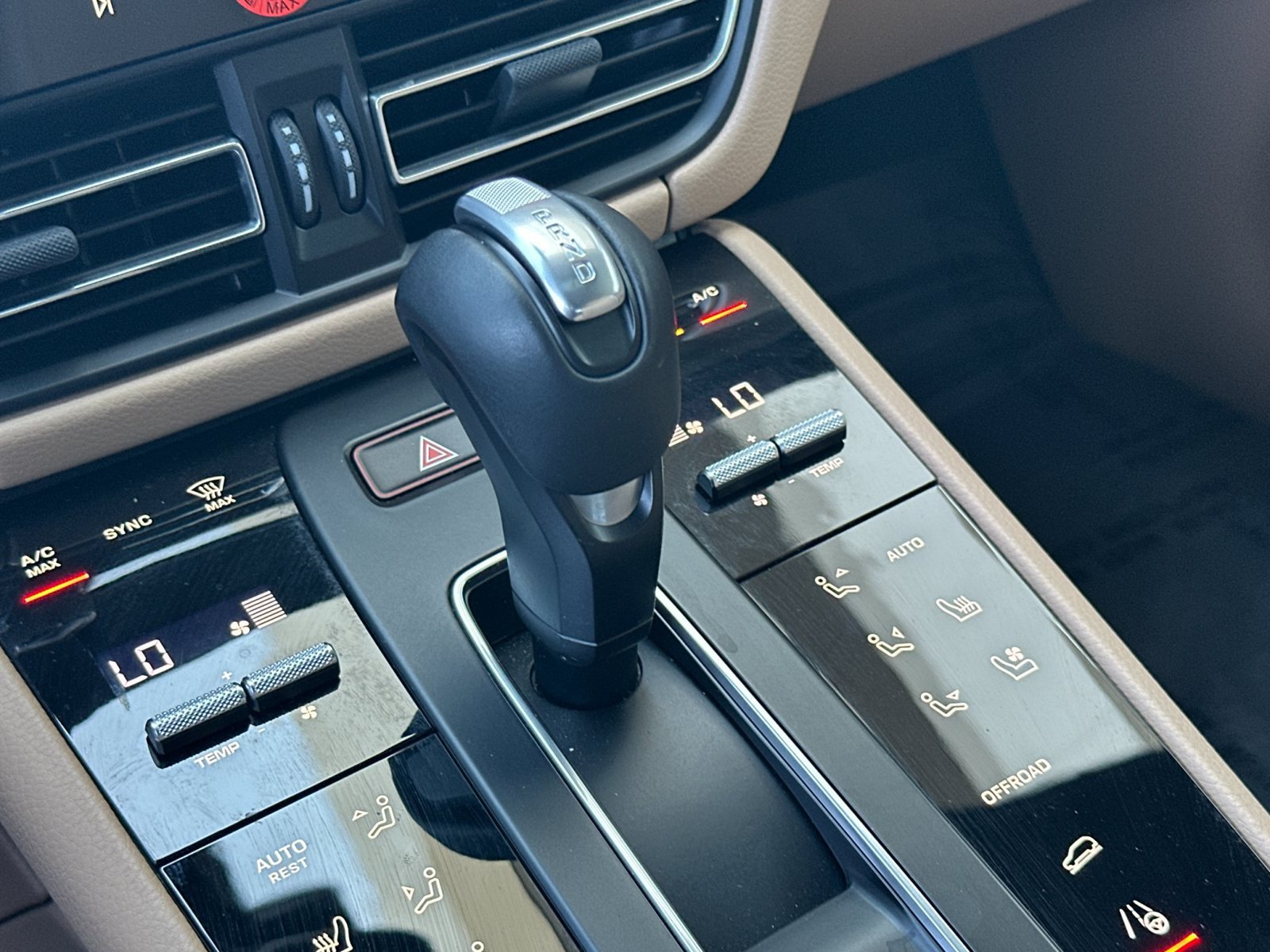 Certified 2026 Porsche Macan AWD/4WD image 19