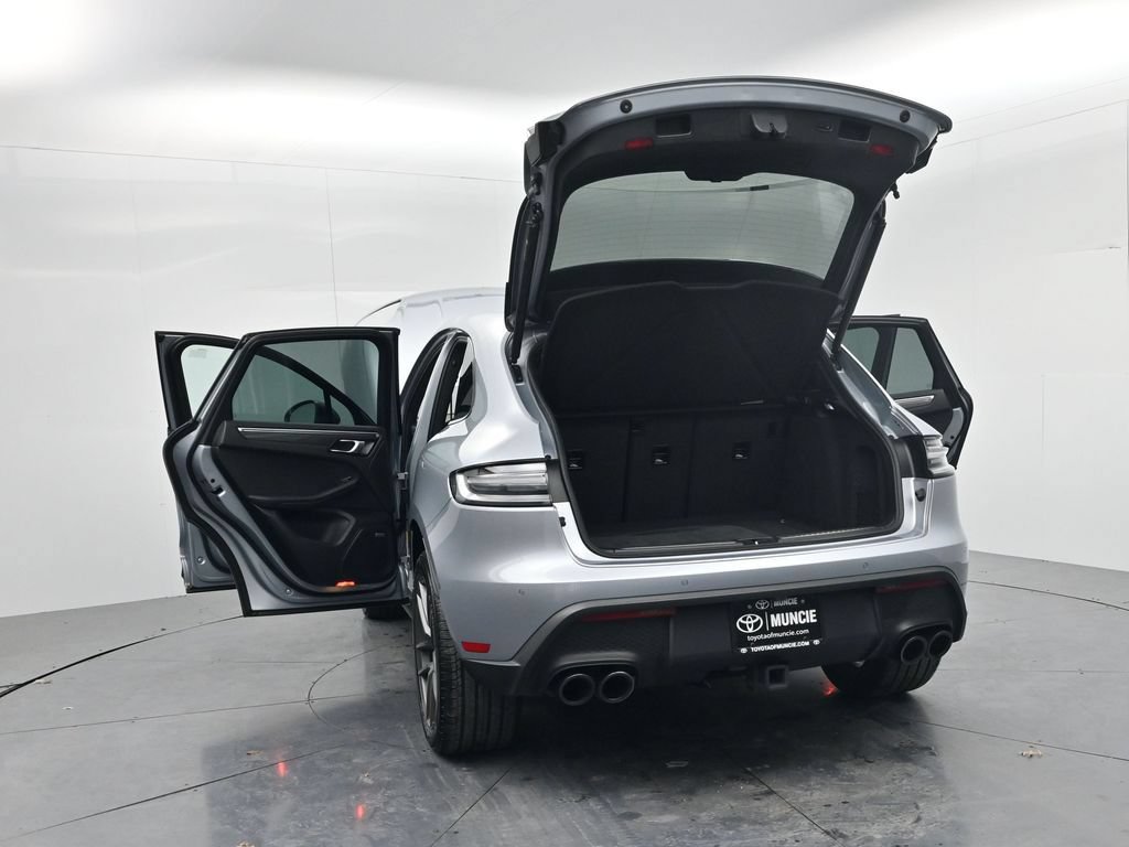 Used 2024 Porsche Macan Turbo AWD/4WD image 74