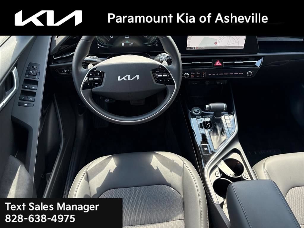 Certified 2025 Kia Niro EX FWD image 24