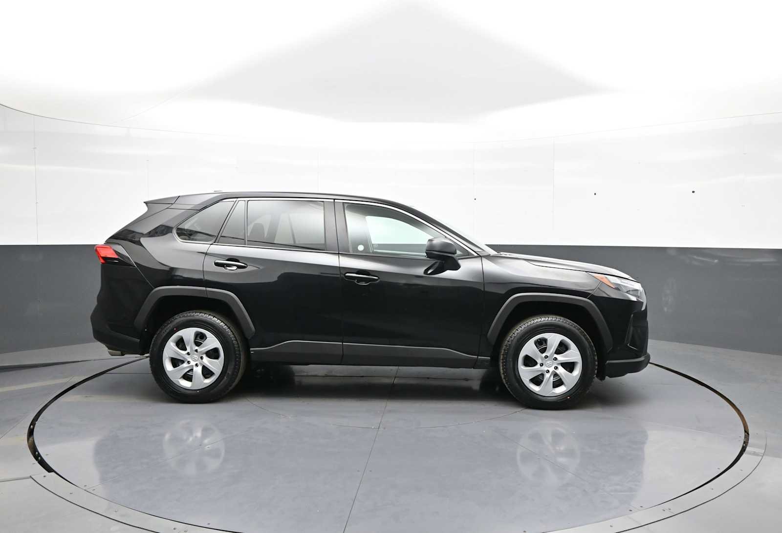 Used 2025 Toyota RAV4 LE FWD image 5