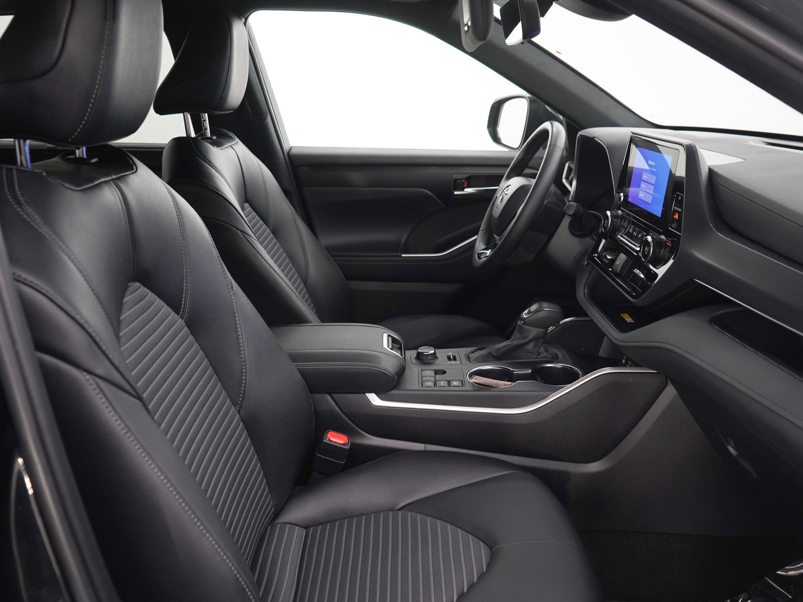 Used 2025 Toyota Highlander XSE image 11