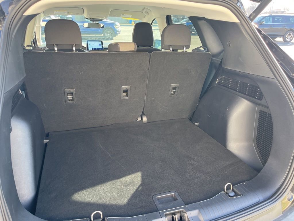 Used 2022 Ford Escape SE w/ SE Sport Appearance Package image 14