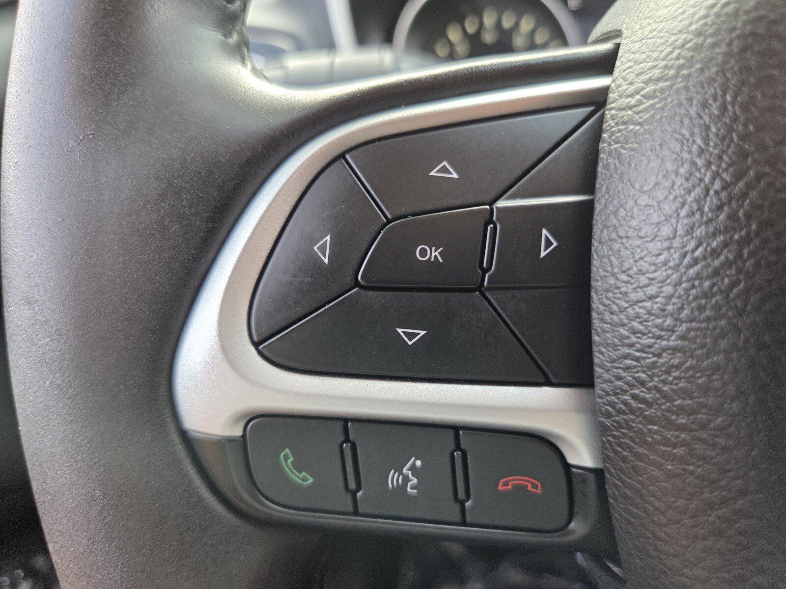 Used 2020 Jeep Compass Latitude FWD image 28