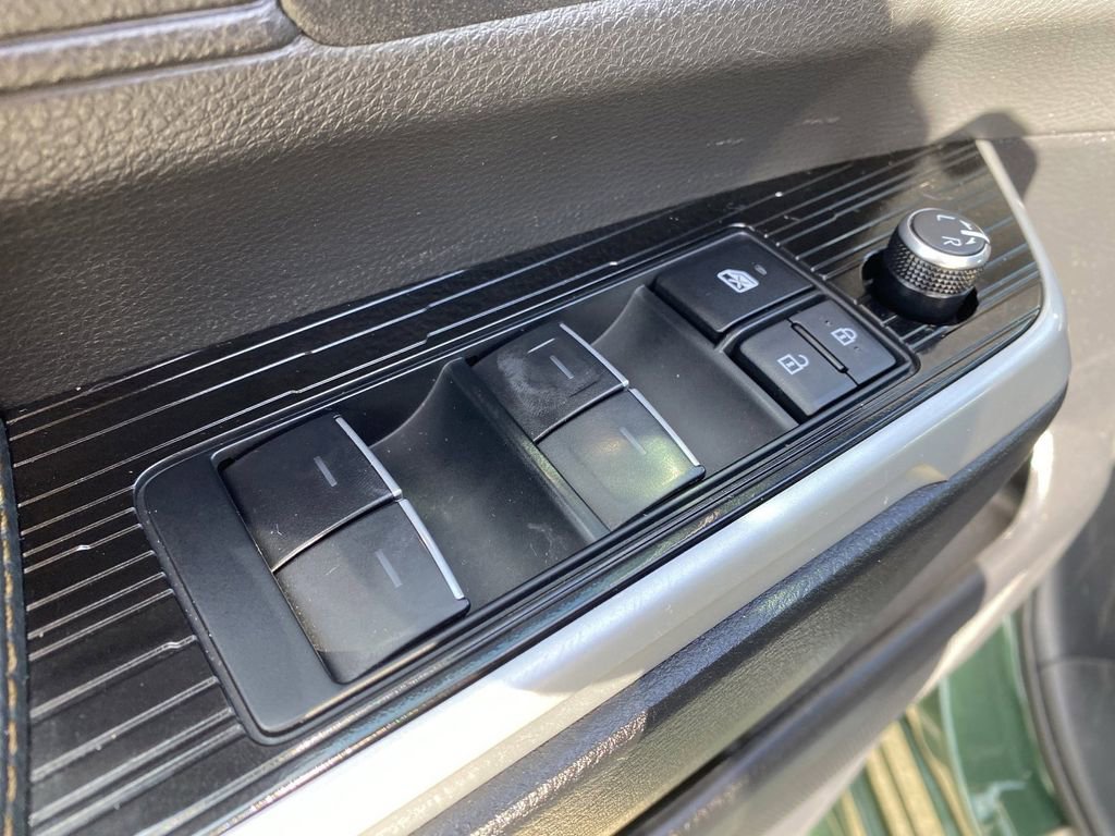 Certified 2025 Toyota Sienna XLE Woodland Edition image 26