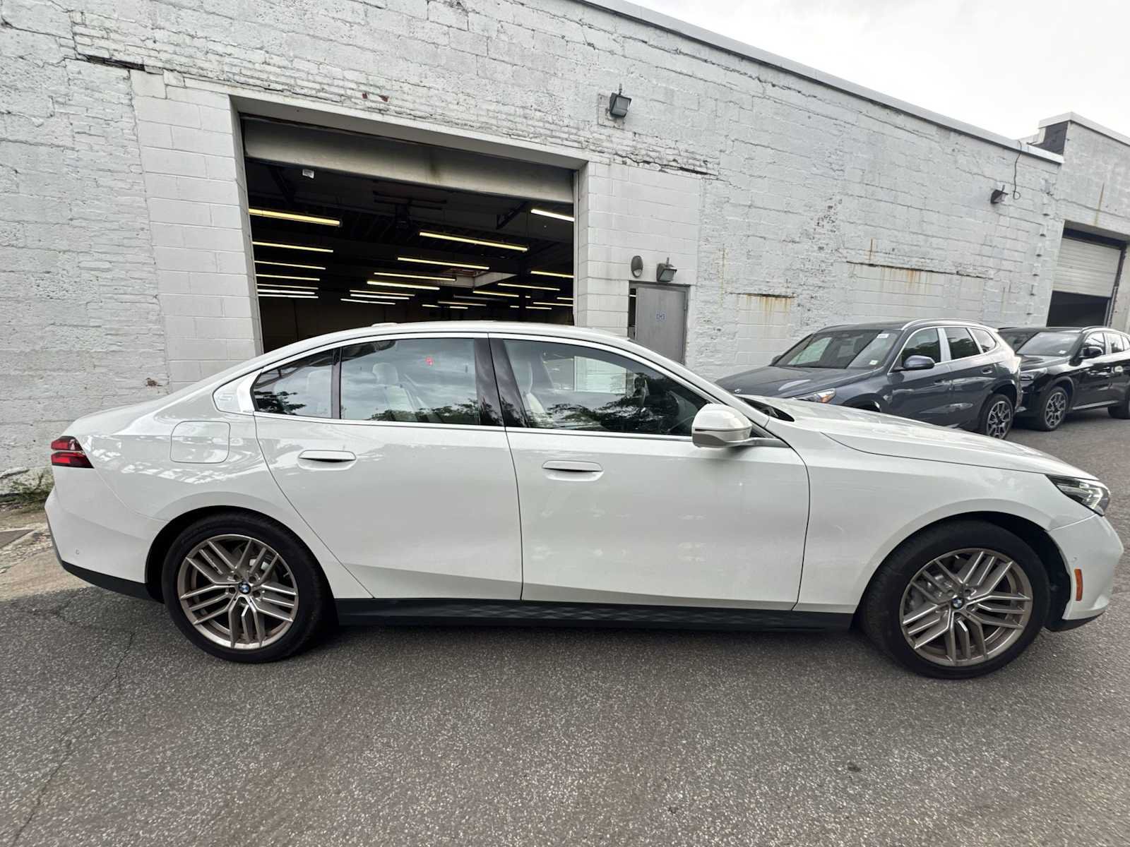Used 2024 BMW 530i xDrive w/ Convenience Package AWD/4WD image 9