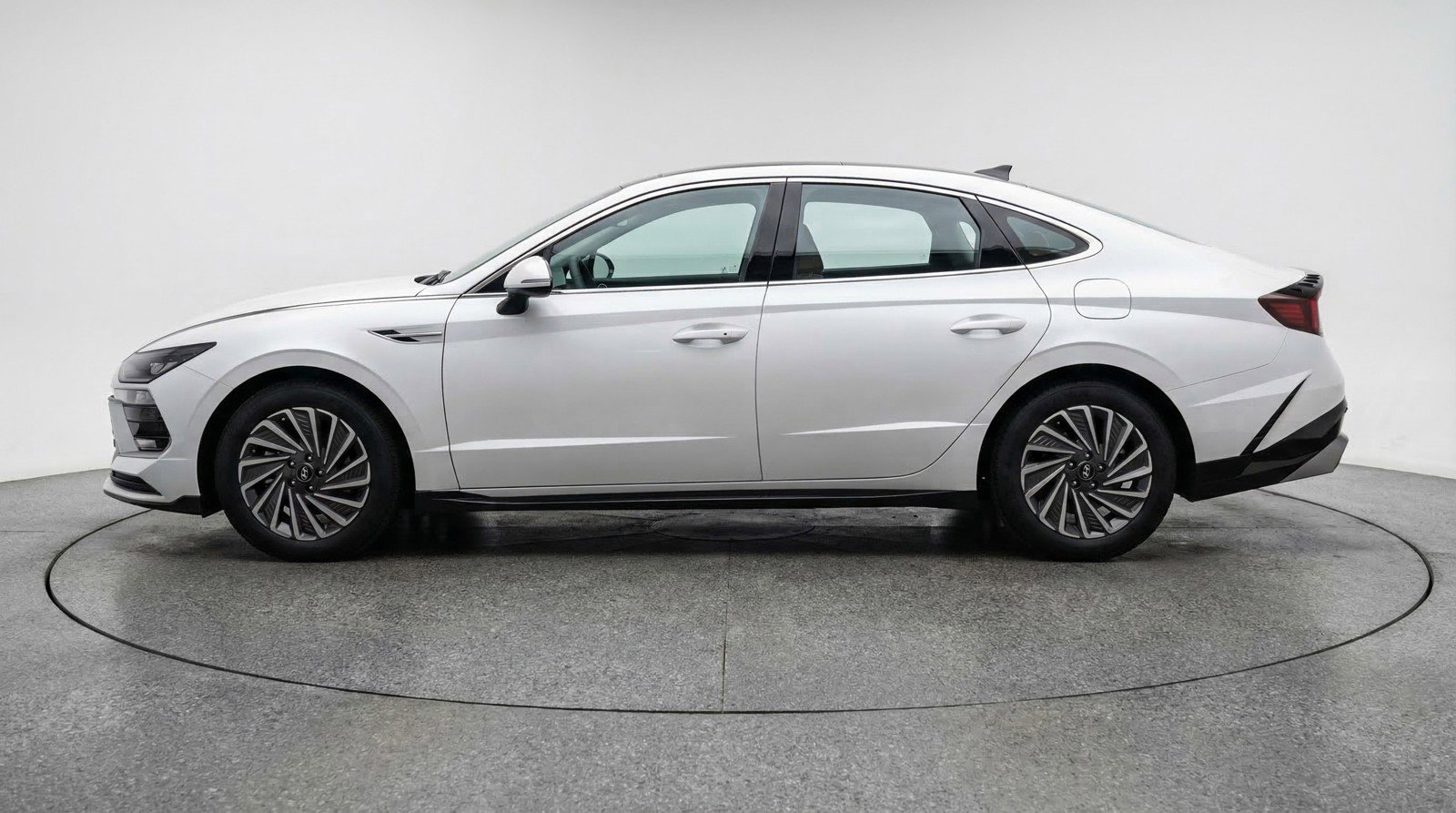 Used 2025 Hyundai Sonata SEL FWD image 5