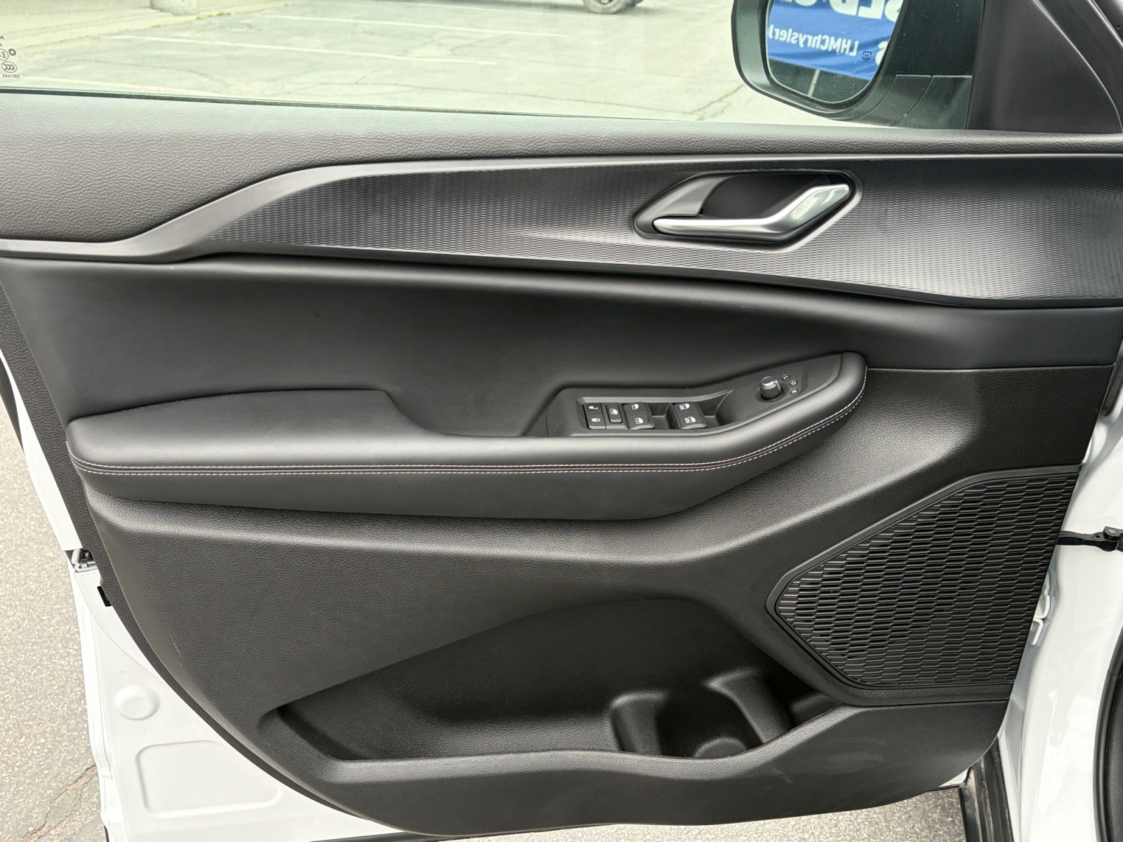 Used 2025 Jeep Grand Cherokee Laredo w/ Trailer Tow Package image 14