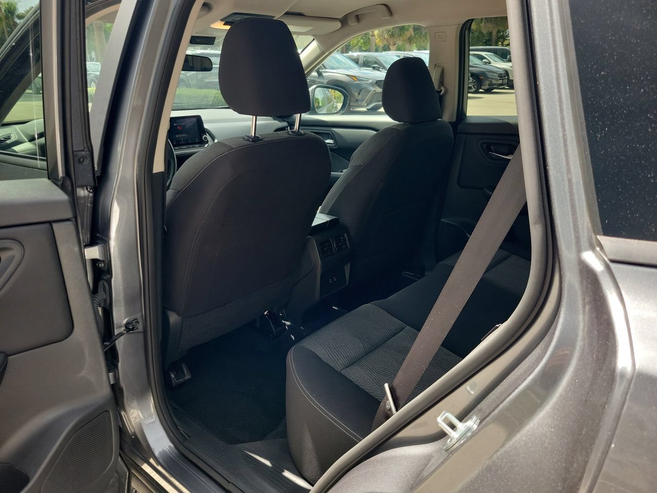 Used 2025 Nissan Rogue SV FWD image 9