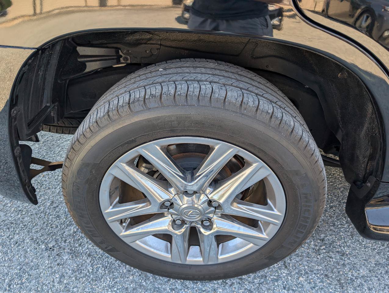 Used 2013 Lexus LX 570 4WD w/ Luxury Pkg w/Pre-crash image 6