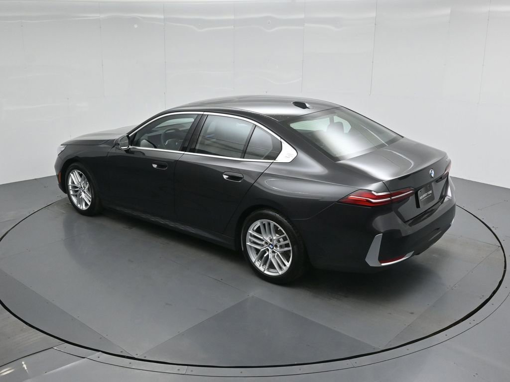 Used 2025 BMW 530i image 40