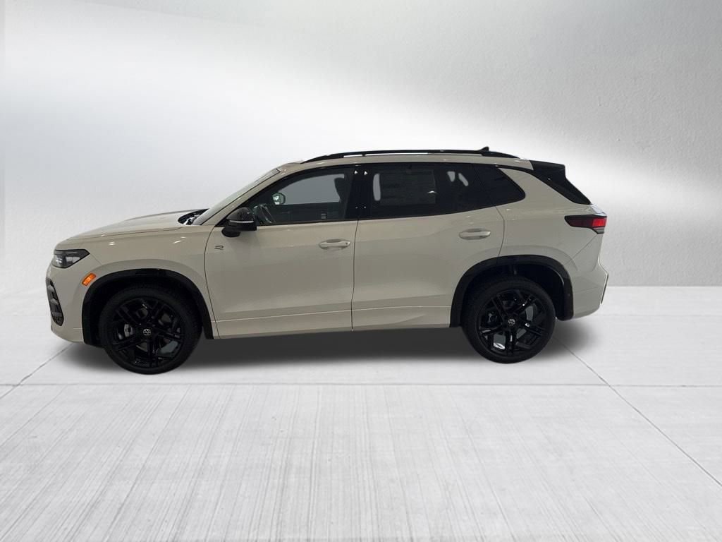 New 2025 Volkswagen Tiguan SE R-Line image 2