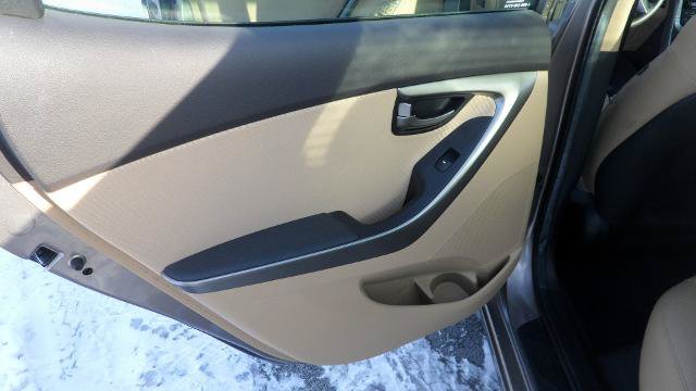 Used 2013 Hyundai Elantra GLS w/ Preferred Pkg FWD image 17