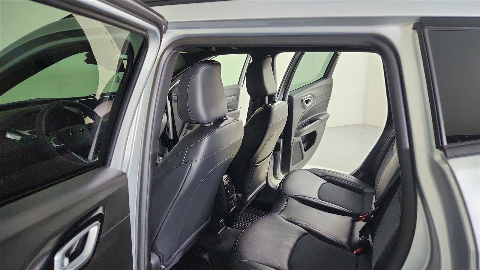 Used 2025 Jeep Compass Latitude w/ Convenience Group image 22