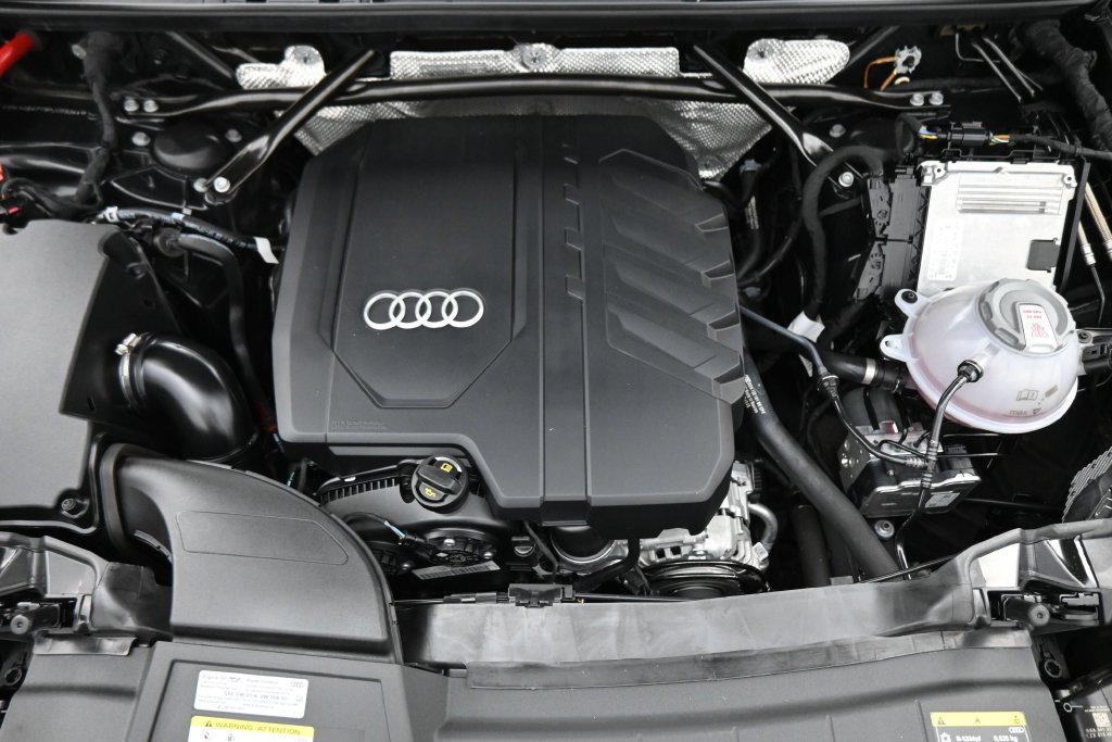 Used 2023 Audi Q5 2.0T Premium w/ Convenience Package AWD/4WD image 21
