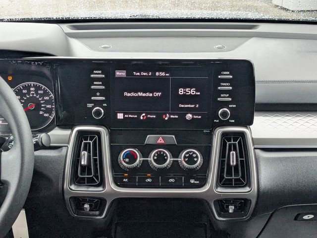 Used 2023 Kia Sorento LX image 18