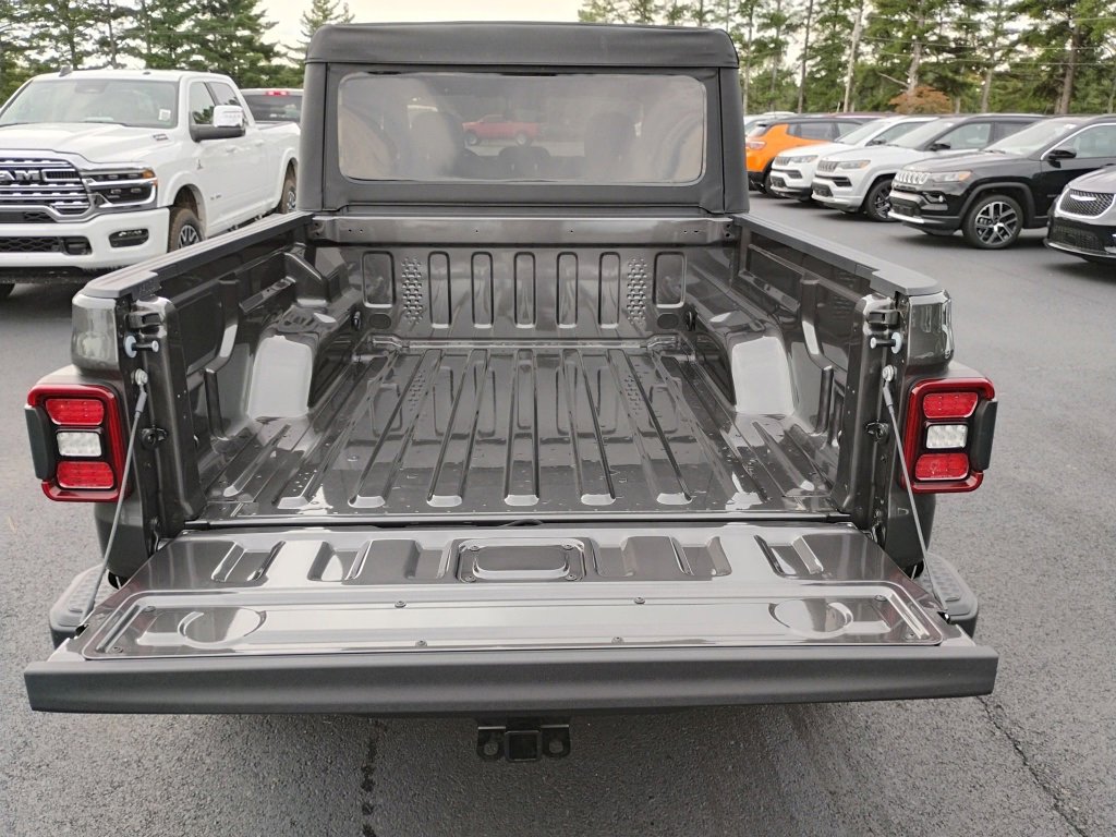 New 2025 Jeep Gladiator Mojave image 14