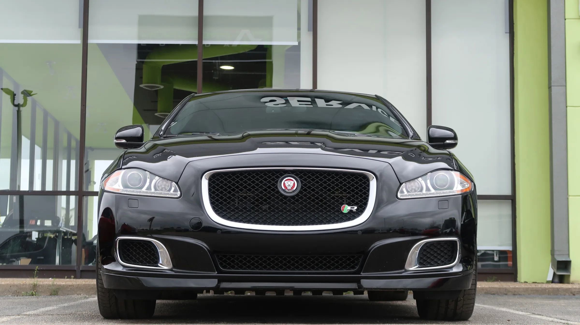 Used 2014 Jaguar XJ R LWB image 2