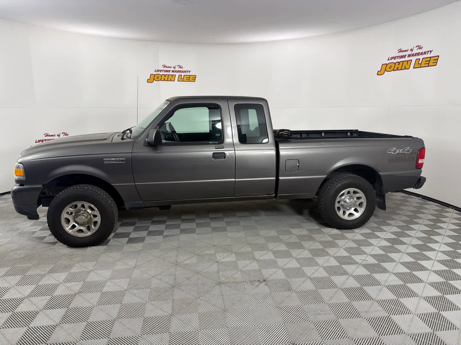 Used 2011 Ford Ranger XLT image 2