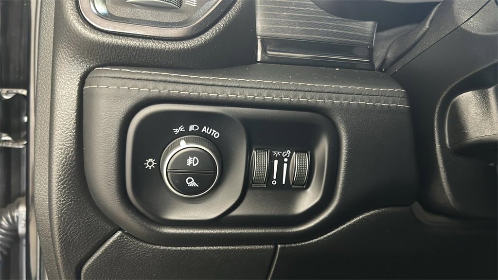 Used 2024 RAM 2500 Limited image 27