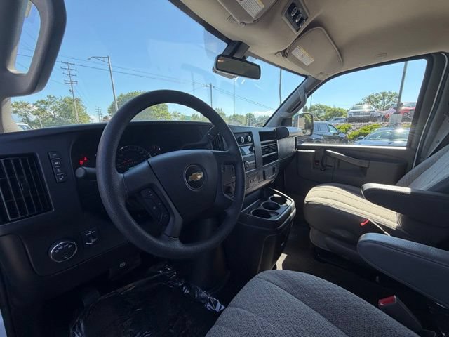 Used 2025 Chevrolet Express 3500 LT w/ LT Preferred Equipment Group RWD image 11