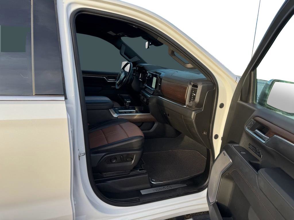 Used 2023 Chevrolet Silverado 1500 High Country w/ Z71 Off-Road Package image 3