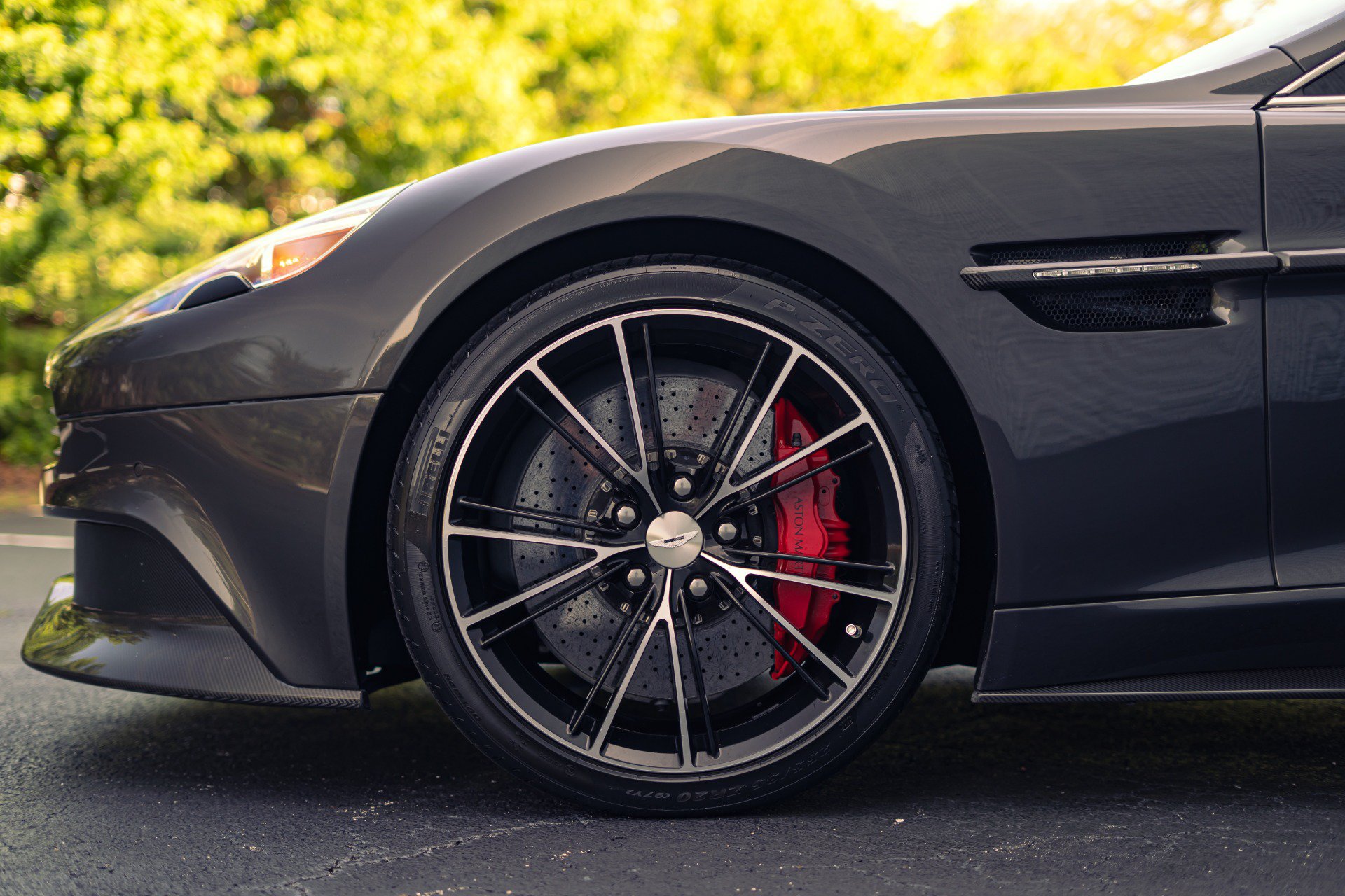 Used 2014 Aston Martin Vanquish Coupe RWD image 3