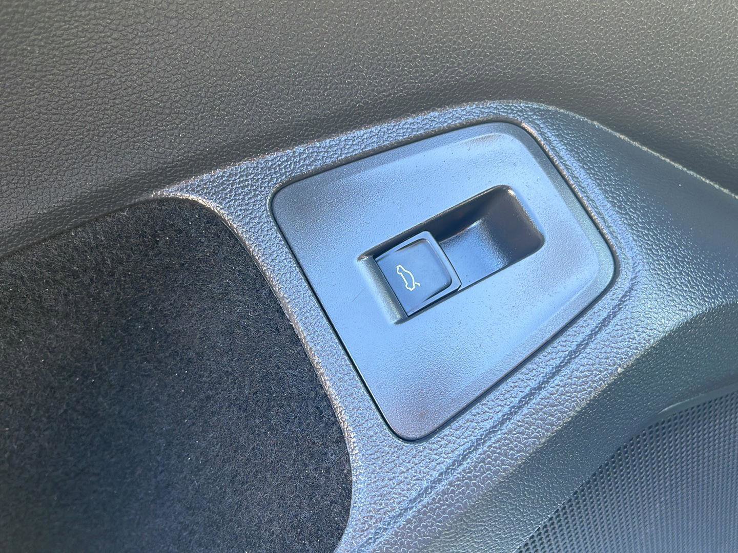 Certified 2022 Volkswagen Tiguan SE R-Line image 12