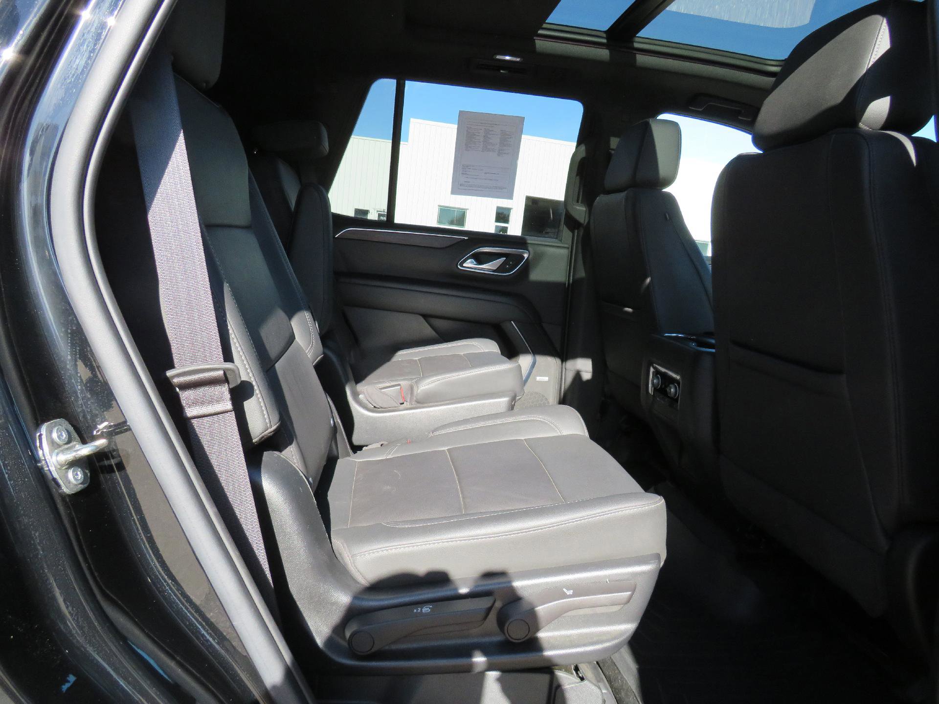 Used 2022 Chevrolet Tahoe Z71 w/ Off-Road Capability Package image 15