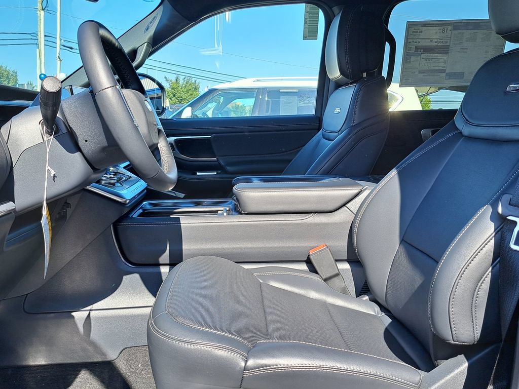 New 2027 Ford Expedition Platinum w/ Stealth Performance Package AWD/4WD image 14
