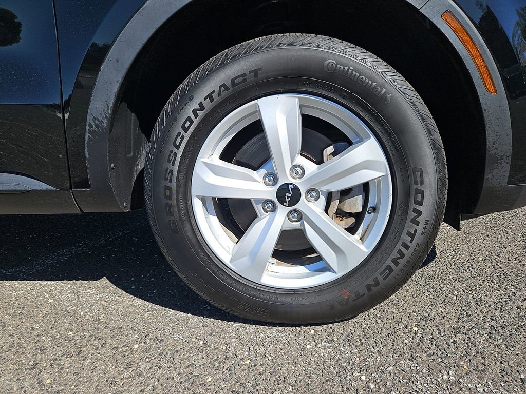 Used 2022 Kia Sorento LX image 9